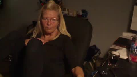 Susan online show from December 28, 2024, 2:54 am