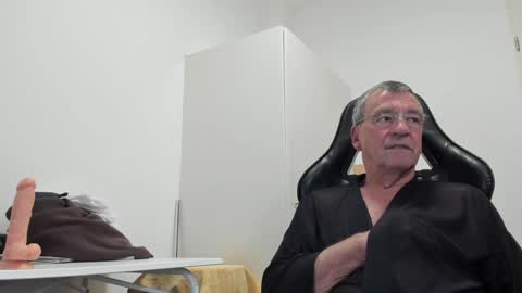 Snapshot of 200gentleman chatting on December 12, 2024, 4:10 pm Henk online show from December 12, 2024, 4:10 pm
