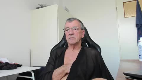 Snapshot of 200gentleman chatting on March 6, 2025, 3:56 pm Henk online show from March 6, 2025, 3:56 pm