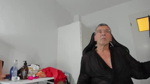 Henk online show from November 5, 2025, 4:18 pm