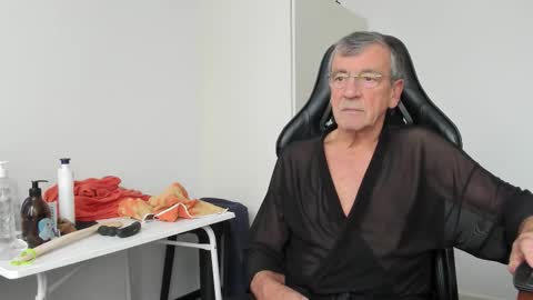 Henk online show from December 2, 2025, 12:43 pm