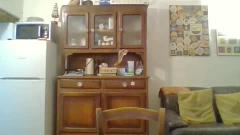 22esserre online show from October 31, 2025, 3:02 pm