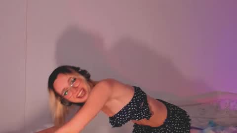 Snapshot of 2b_ chatting on February 23, 2025, 4:17 am Sasha weekend from 14 to 27 November online show from February 23, 2025, 4:17 am