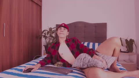 Snapshot of 2gays_1straight chatting on June 16, 2026, 7:38 pm David and Yoel online show from June 16, 2026, 7:38 pm