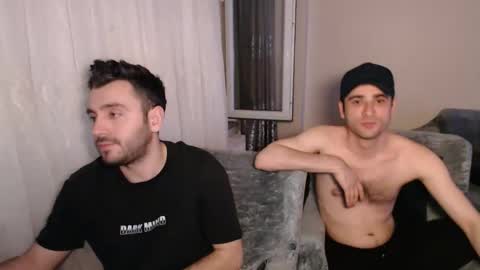 Snapshot of 2handsomeman chatting on May 16, 2026, 10:52 pm Berk online show from May 16, 2026, 10:52 pm