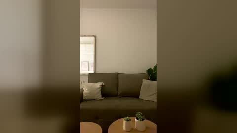 2littlefox online show from April 14, 2026, 2:17 am