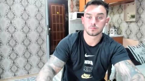 2sexymuscles online show from September 18, 2025, 8:11 pm