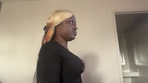 Snapshot of 304divinekarma chatting on November 5, 2025, 8:42 pm GamerBaddieLux online show from November 5, 2025, 8:42 pm