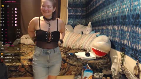 420stonerchick online show from April 24, 2026, 12:18 pm
