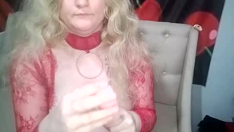 Snapshot of 6redhotbunnie9 chatting on November 9, 2025, 6:12 am 6redhotbunnie9 online show from November 9, 2025, 6:12 am