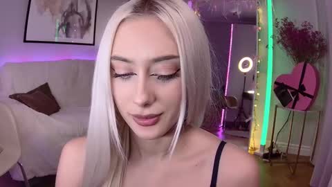 Loren Wood online show from February 12, 2025, 6:19 pm