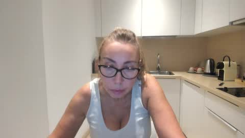 Snapshot of 8ciara chatting on November 13, 2025, 1:21 pm 8ciara online show from November 13, 2025, 1:21 pm