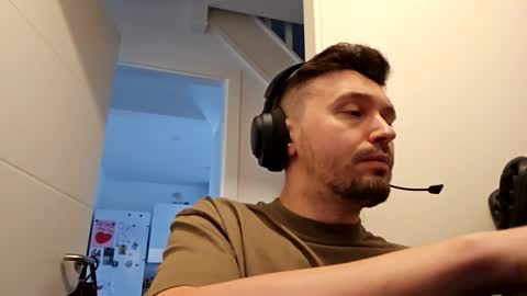 8inchdude93 online show from October 13, 2025, 11:43 am