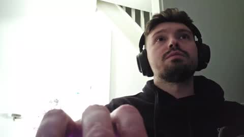 8inchdude93 online show from April 25, 2026, 3:09 pm