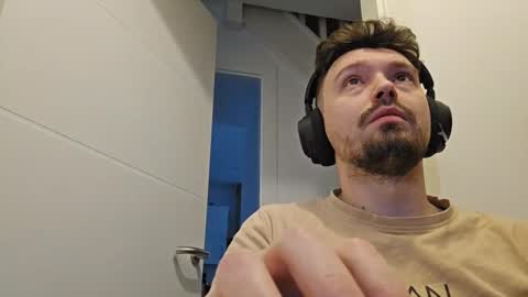 8inchdude93 online show from April 26, 2026, 6:55 am