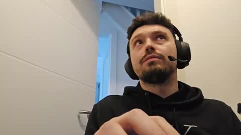 8inchdude93 online show from April 27, 2026, 10:57 am