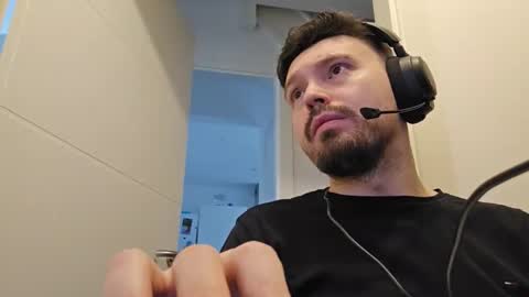 8inchdude93 online show from April 28, 2026, 8:08 am