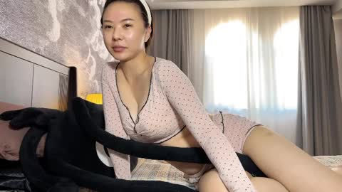 lily online show from April 7, 2026, 4:46 am