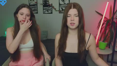 EMILY AND  MARCUS online show from January 20, 2025, 1:32 pm