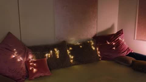 Willow online show from November 29, 2025, 9:18 pm