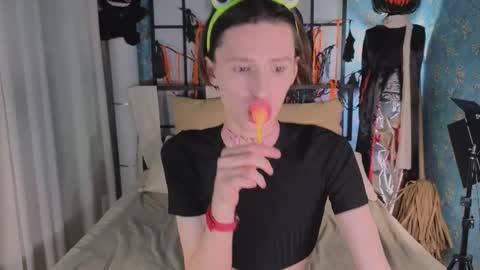 Snapshot of _adrian_the_one chatting on November 2, 2025, 5:21 am adrian online show from November 2, 2025, 5:21 am