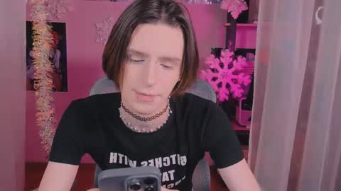 Snapshot of _adrian_the_one chatting on January 7, 2026, 8:28 am adrian online show from January 7, 2026, 8:28 am