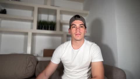 Snapshot of _aesthetic chatting on October 13, 2025, 12:27 pm _aesthetic online show from October 13, 2025, 12:27 pm