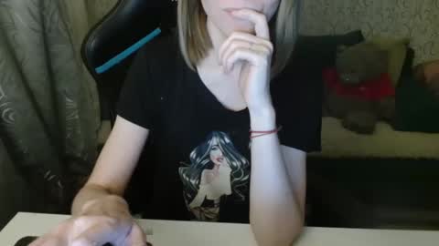  AliceCullen  online show from November 14, 2025, 3:22 pm