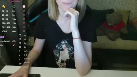  AliceCullen  online show from November 17, 2025, 3:07 pm