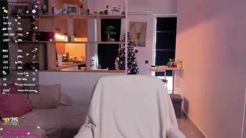 Snapshot of _alleyesonme chatting on December 31, 2024, 10:37 am Mia online show from December 31, 2024, 10:37 am