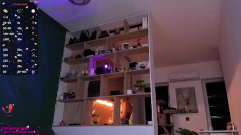 Snapshot of _alleyesonme chatting on February 14, 2025, 4:09 pm Mia online show from February 14, 2025, 4:09 pm