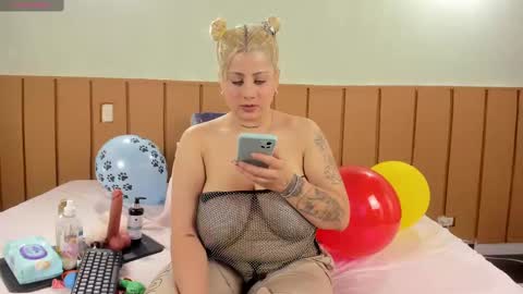 Snapshot of _ally_blonde chatting on September 19, 2025, 8:20 pm _ally_blonde online show from September 19, 2025, 8:20 pm