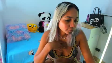 Analia online show from December 11, 2024, 3:13 am