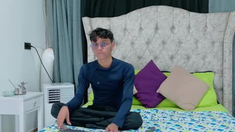 Andres online show from December 1, 2024, 6:52 pm