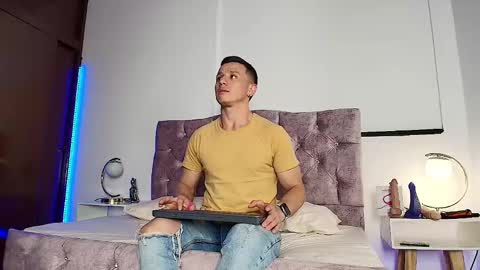 _andrewfalcon2 online show from January 17, 2025, 6:12 pm