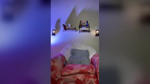 _andrewfalcon2 online show from January 14, 2026, 10:25 pm