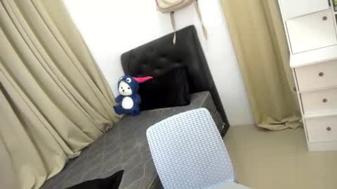 Snapshot of _angela69_ chatting on November 7, 2025, 7:14 pm angela online show from November 7, 2025, 7:14 pm