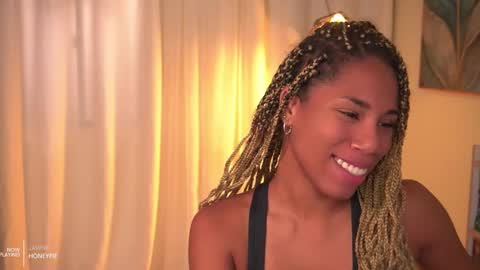 Angie -  online show from October 3, 2025, 9:56 pm