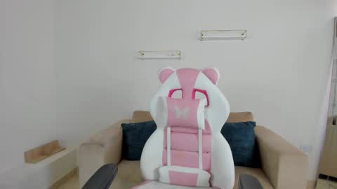    online show from November 5, 2025, 12:27 pm