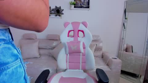    online show from April 16, 2026, 12:39 pm