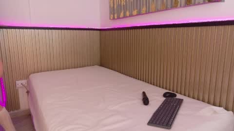 _aria_carter_ online show from April 19, 2026, 12:26 pm