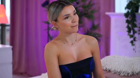 Snapshot of _arielle chatting on December 9, 2024, 12:30 pm Arielle online show from December 9, 2024, 12:30 pm