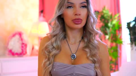 Snapshot of _arielle chatting on October 10, 2025, 8:57 am Arielle online show from October 10, 2025, 8:57 am