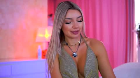 Snapshot of _arielle chatting on November 18, 2025, 9:36 am Arielle online show from November 18, 2025, 9:36 am