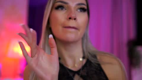 Snapshot of _arielle chatting on January 5, 2026, 5:27 pm Arielle online show from January 5, 2026, 5:27 pm