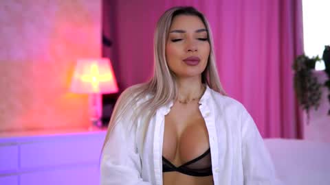 Snapshot of _arielle chatting on January 8, 2026, 8:49 am Arielle online show from January 8, 2026, 8:49 am