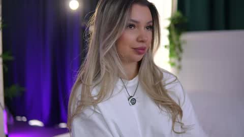 Snapshot of _arielle chatting on April 29, 2026, 6:39 am Arielle online show from April 29, 2026, 6:39 am