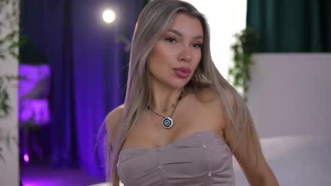 Snapshot of _arielle chatting on May 8, 2026, 7:25 am Arielle online show from May 8, 2026, 7:25 am