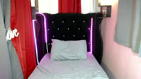 Snapshot of _athenamiller_ chatting on December 27, 2024, 10:45 am SelfsuckAthena online show from December 27, 2024, 10:45 am