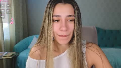 _aura_18 online show from April 7, 2026, 2:01 am